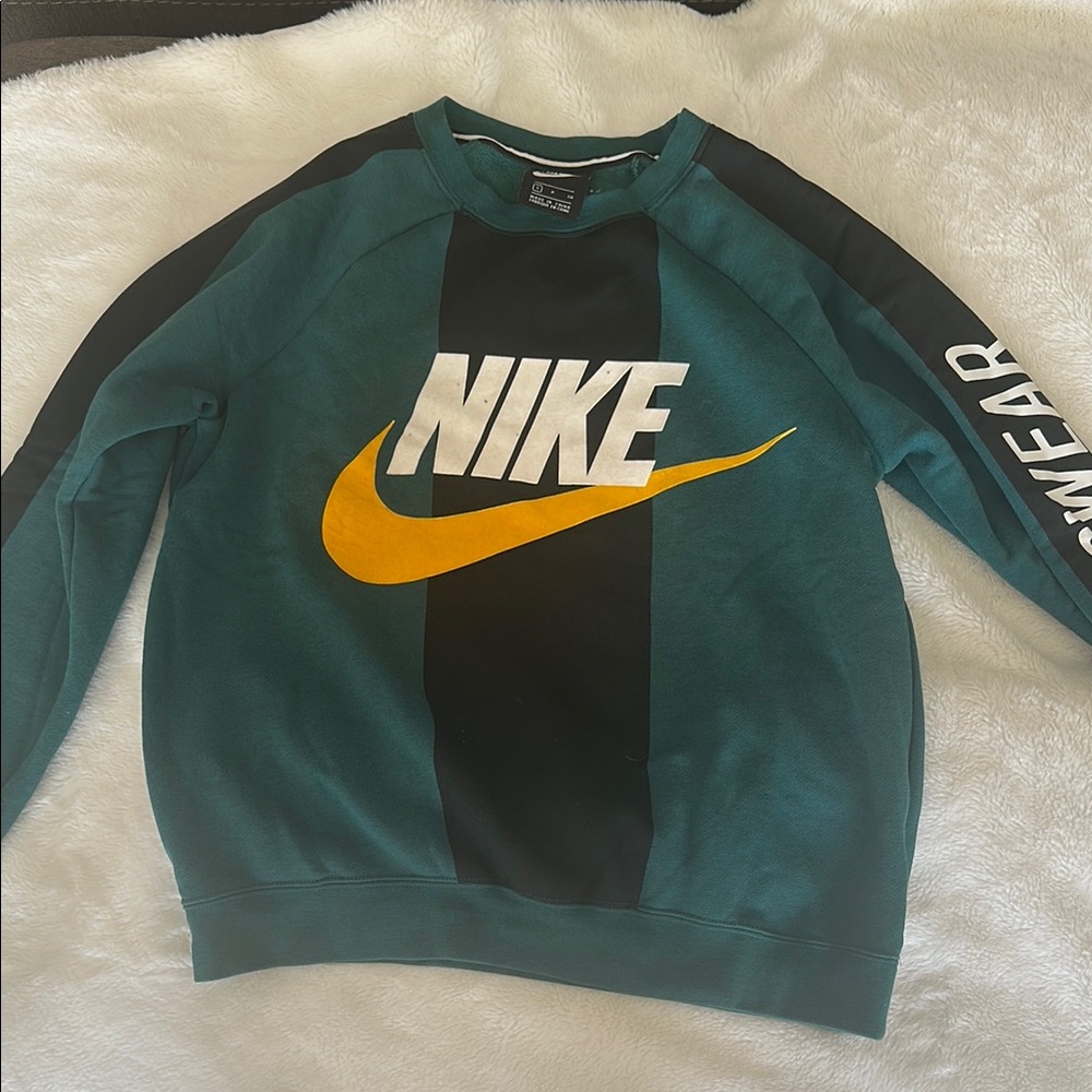 Nike Men's Green and Black Sweater